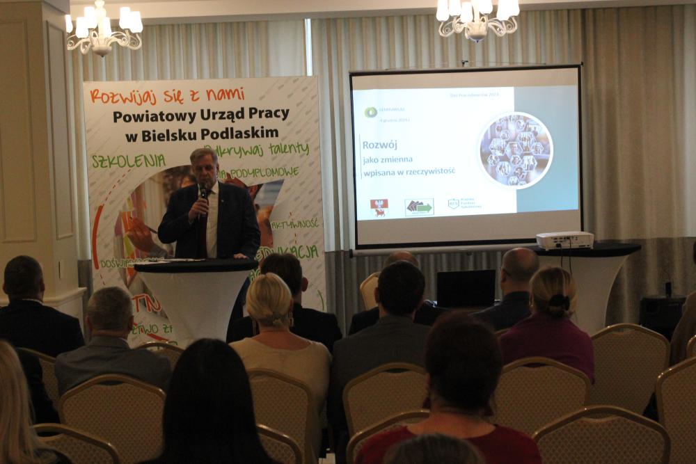 Zdjęcie galerii artykułu:  - Seminarium - Rozwój jako zmienna wpisana  w rzeczywistość
